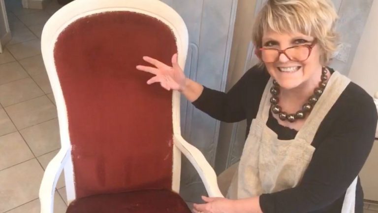 Peindre un fauteuil en tissu avec Annie Sloan
