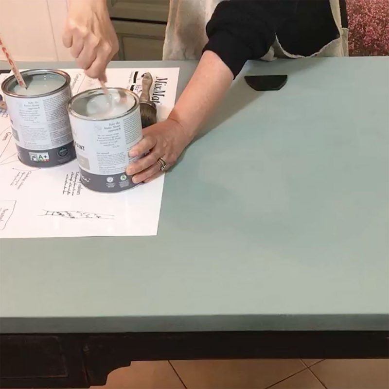 peinture sur bureau en chêne peint