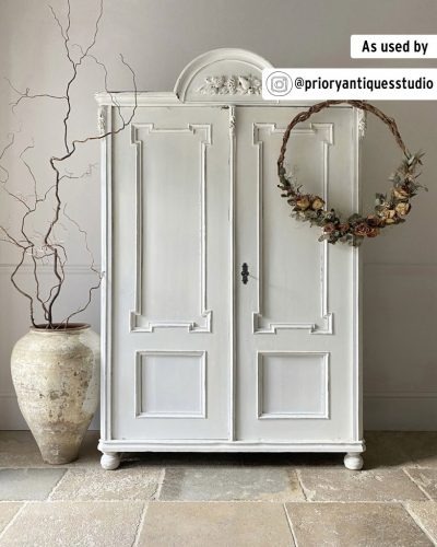 armoire shabby chic